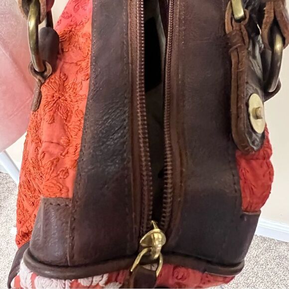 Mo & Co boho embroidered shoulder bag. - Picture 5 of 10